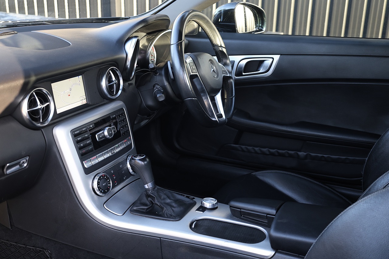 Mercedes-Benz SLK 250 CDI AMG Sport Pano Roof + Air Scarf + Heated Seats + Sat Nav - Large 8