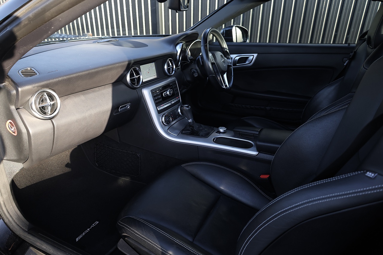 Mercedes-Benz SLK 250 CDI AMG Sport Pano Roof + Air Scarf + Heated Seats + Sat Nav - Large 2