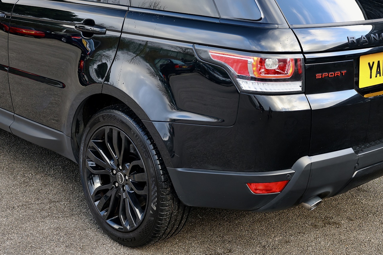 Land Rover Range Rover Sport HSE Full Service History + Black Pack + Panoramic Roof - Large 28