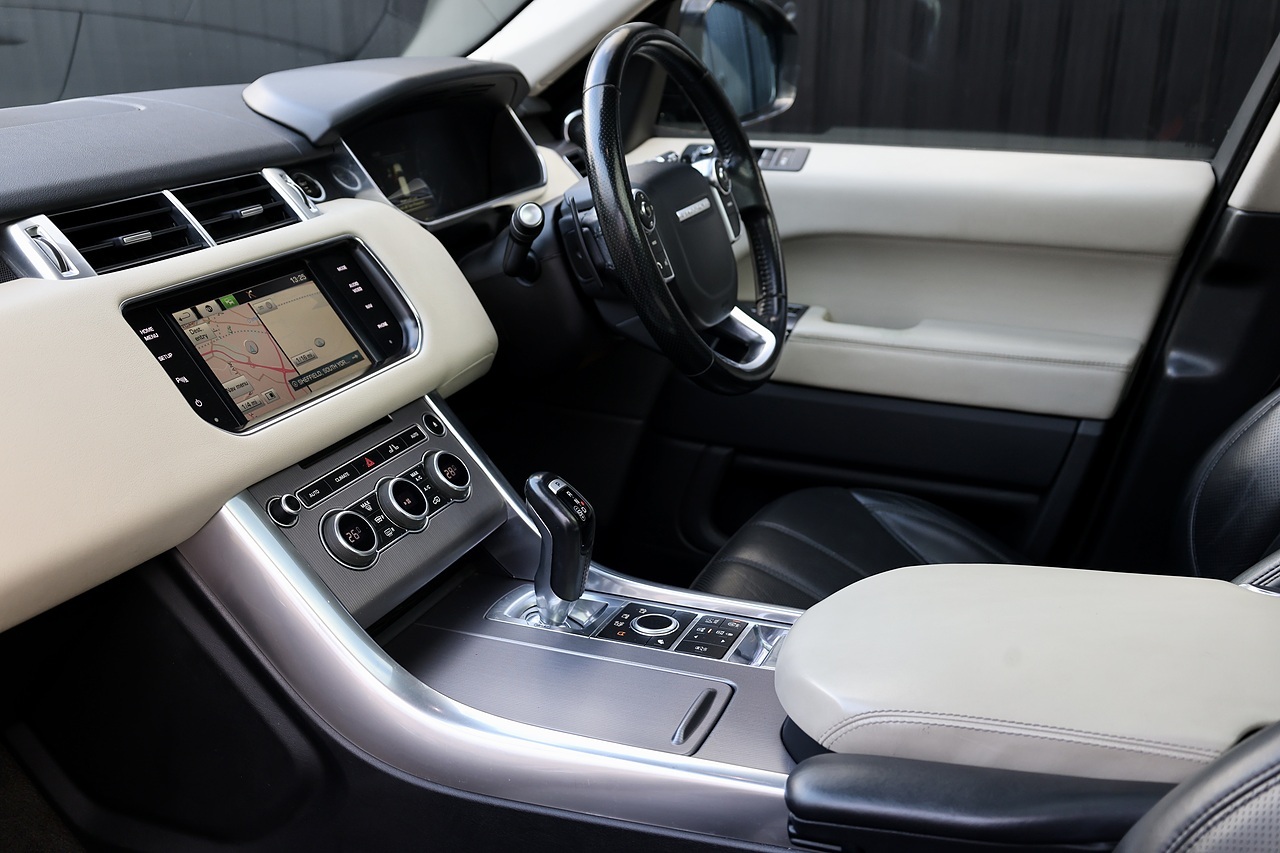 Land Rover Range Rover Sport HSE Full Service History + Black Pack + Panoramic Roof - Large 12