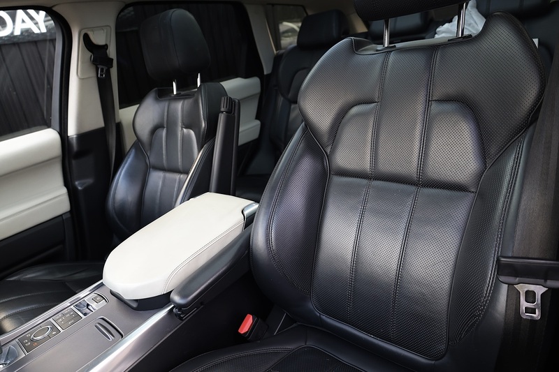 Land Rover Range Rover Sport HSE Full Service History + Black Pack + Panoramic Roof Image 11