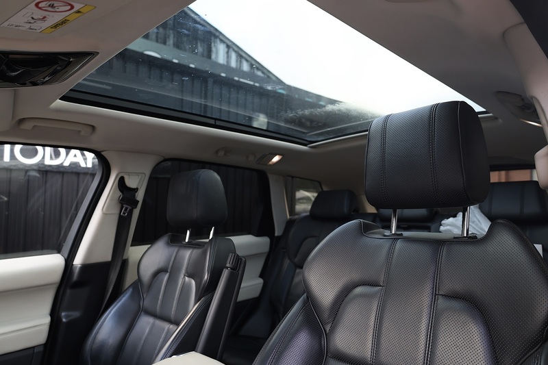Land Rover Range Rover Sport HSE Full Service History + Black Pack + Panoramic Roof Image 33