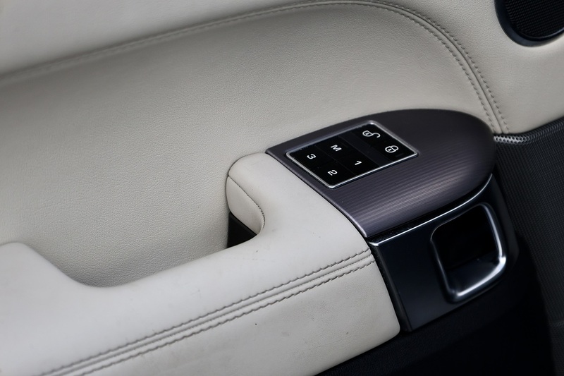 Land Rover Range Rover Sport HSE Full Service History + Black Pack + Panoramic Roof Image 34