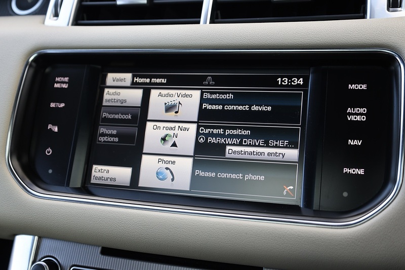 Land Rover Range Rover Sport HSE Full Service History + Black Pack + Panoramic Roof Image 36