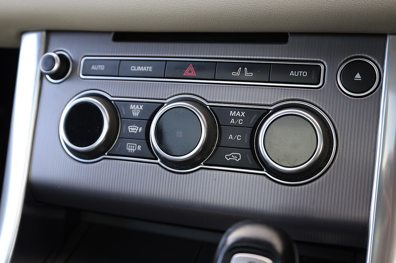 Land Rover Range Rover Sport HSE Full Service History + Black Pack + Panoramic Roof - Large 37