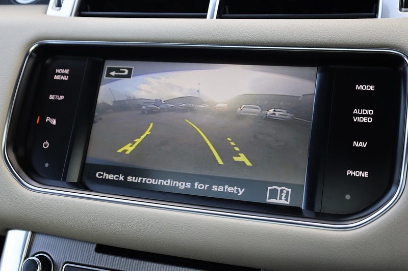 Land Rover Range Rover Sport HSE Full Service History + Black Pack + Panoramic Roof Image 39