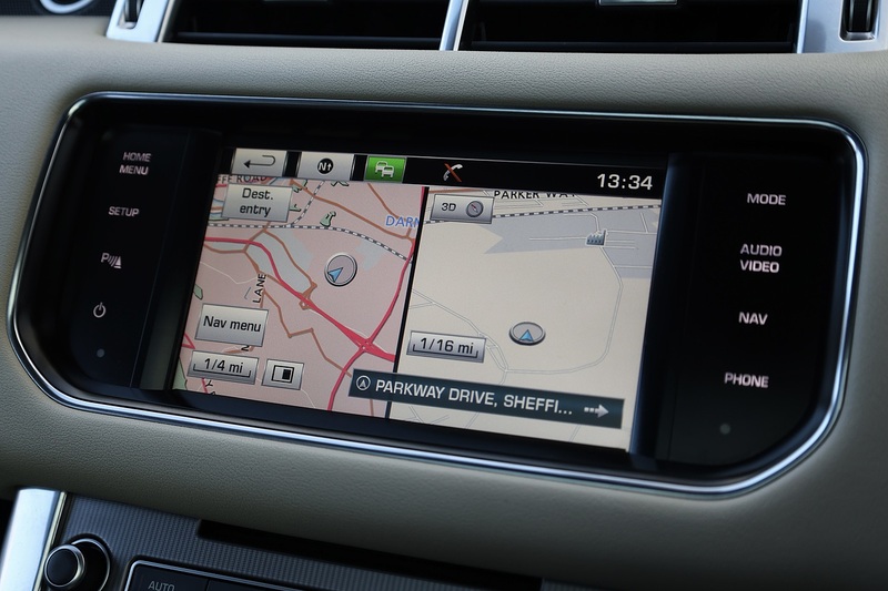 Land Rover Range Rover Sport HSE Full Service History + Black Pack + Panoramic Roof Image 40