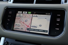 Land Rover Range Rover Sport HSE Full Service History + Black Pack + Panoramic Roof - Thumb 40