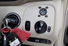 Mercedes-Benz C350 Elegance SE Rare Model + Sunroof + Heated Leather + Exceptional Condition - Thumb 15