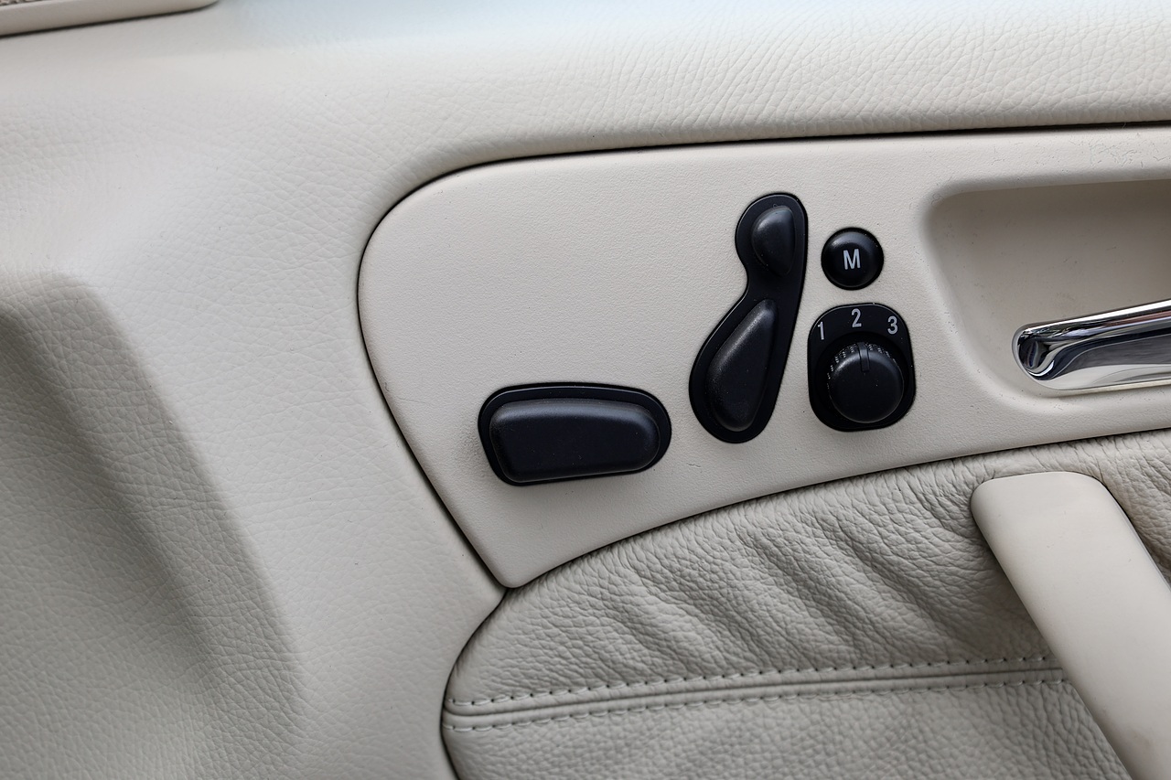 Mercedes-Benz C350 Elegance SE Rare Model + Sunroof + Heated Leather + Exceptional Condition - Large 16