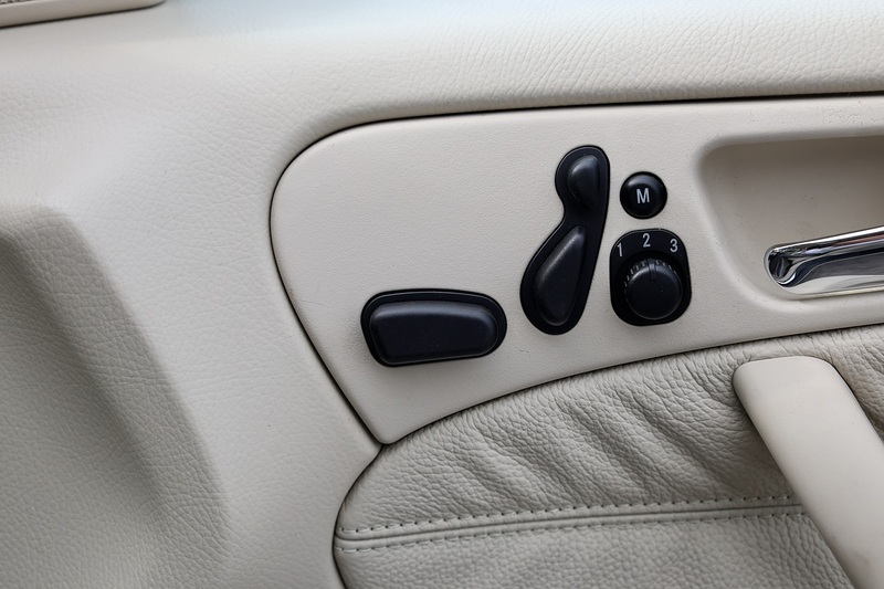 Mercedes-Benz C350 Elegance SE Rare Model + Sunroof + Heated Leather + Exceptional Condition Image 16