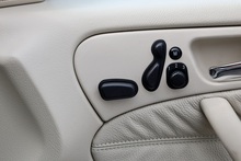 Mercedes-Benz C350 Elegance SE Rare Model + Sunroof + Heated Leather + Exceptional Condition - Thumb 16