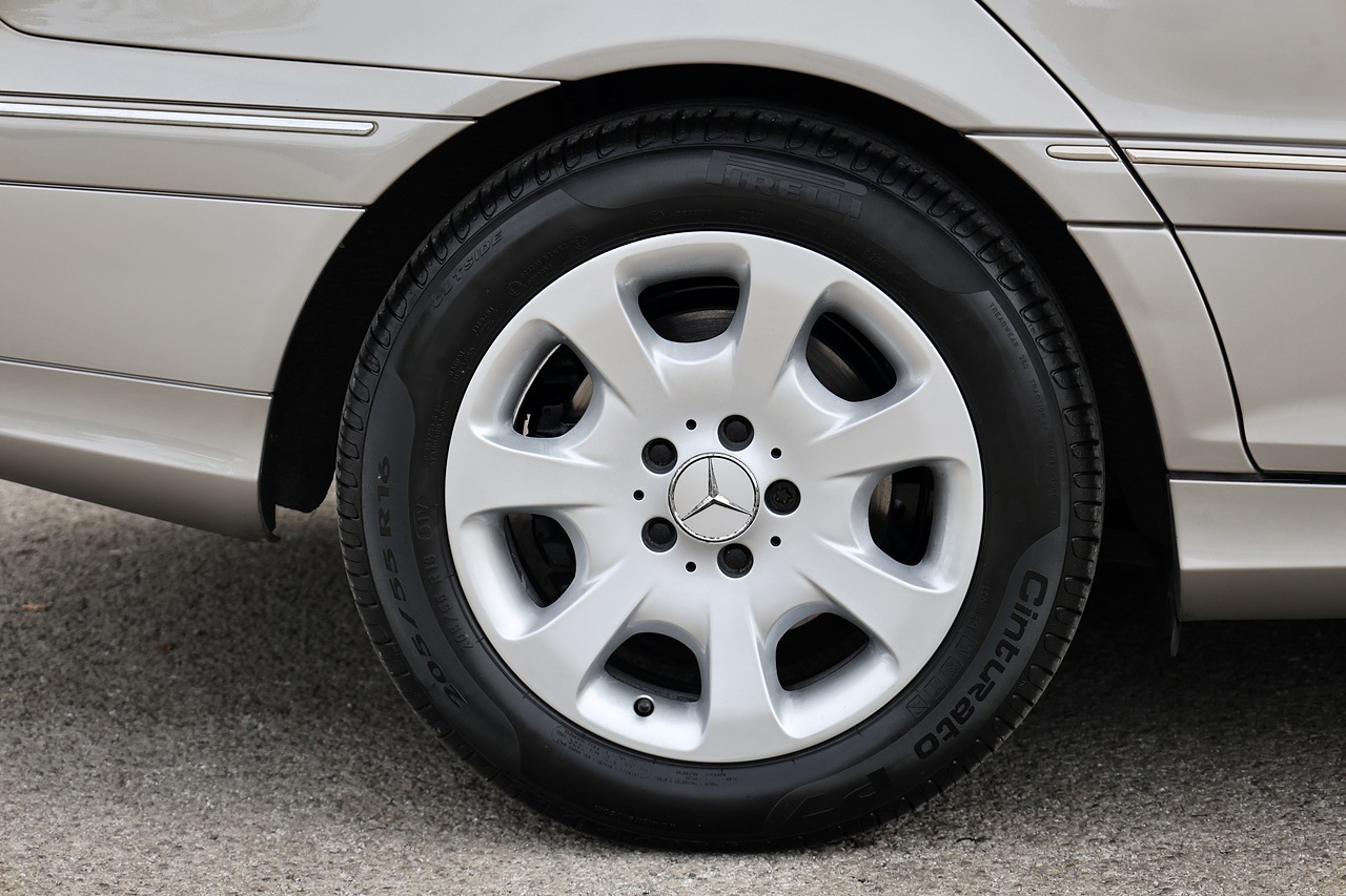 Mercedes-Benz C350 Elegance SE Rare Model + Sunroof + Heated Leather + Exceptional Condition - Large 34