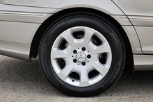 Mercedes-Benz C350 Elegance SE Rare Model + Sunroof + Heated Leather + Exceptional Condition - Thumb 34