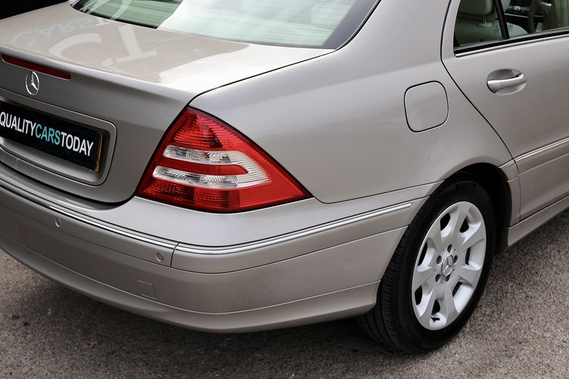 Mercedes-Benz C350 Elegance SE Rare Model + Sunroof + Heated Leather + Exceptional Condition Image 18