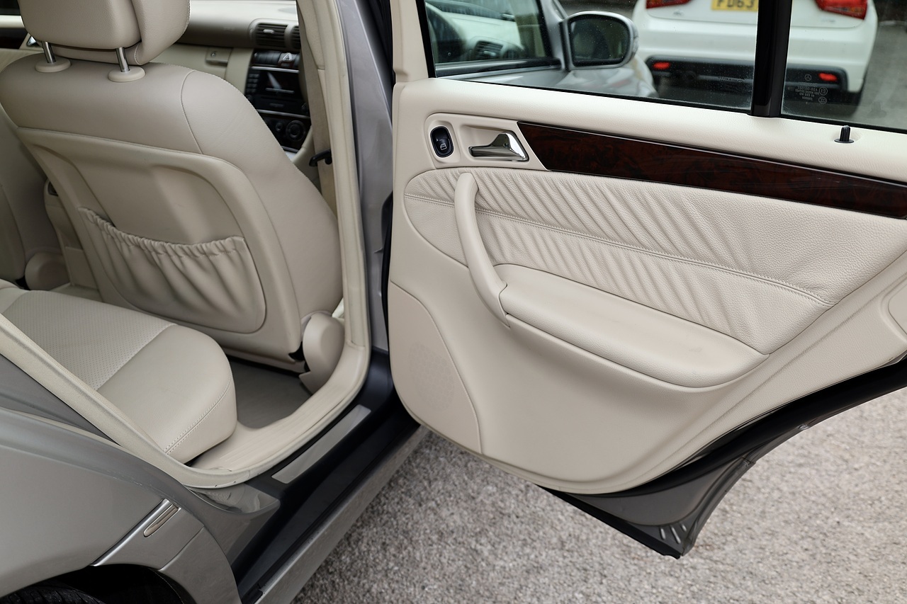 Mercedes-Benz C350 Elegance SE Rare Model + Sunroof + Heated Leather + Exceptional Condition - Large 22