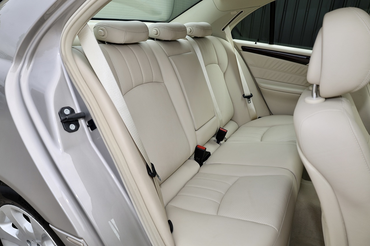 Mercedes-Benz C350 Elegance SE Rare Model + Sunroof + Heated Leather + Exceptional Condition - Large 7