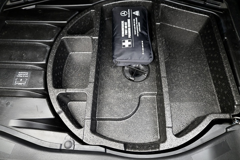 Mercedes-Benz C350 Elegance SE Rare Model + Sunroof + Heated Leather + Exceptional Condition Image 25