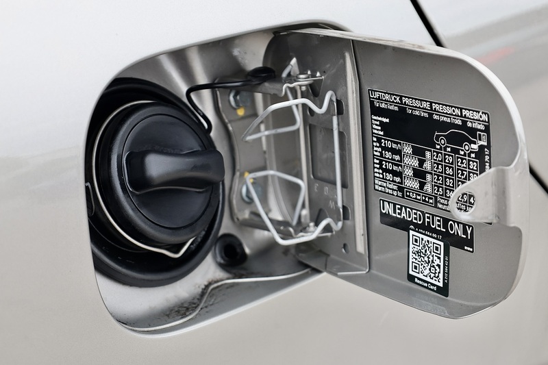 Mercedes-Benz C350 Elegance SE Rare Model + Sunroof + Heated Leather + Exceptional Condition Image 28