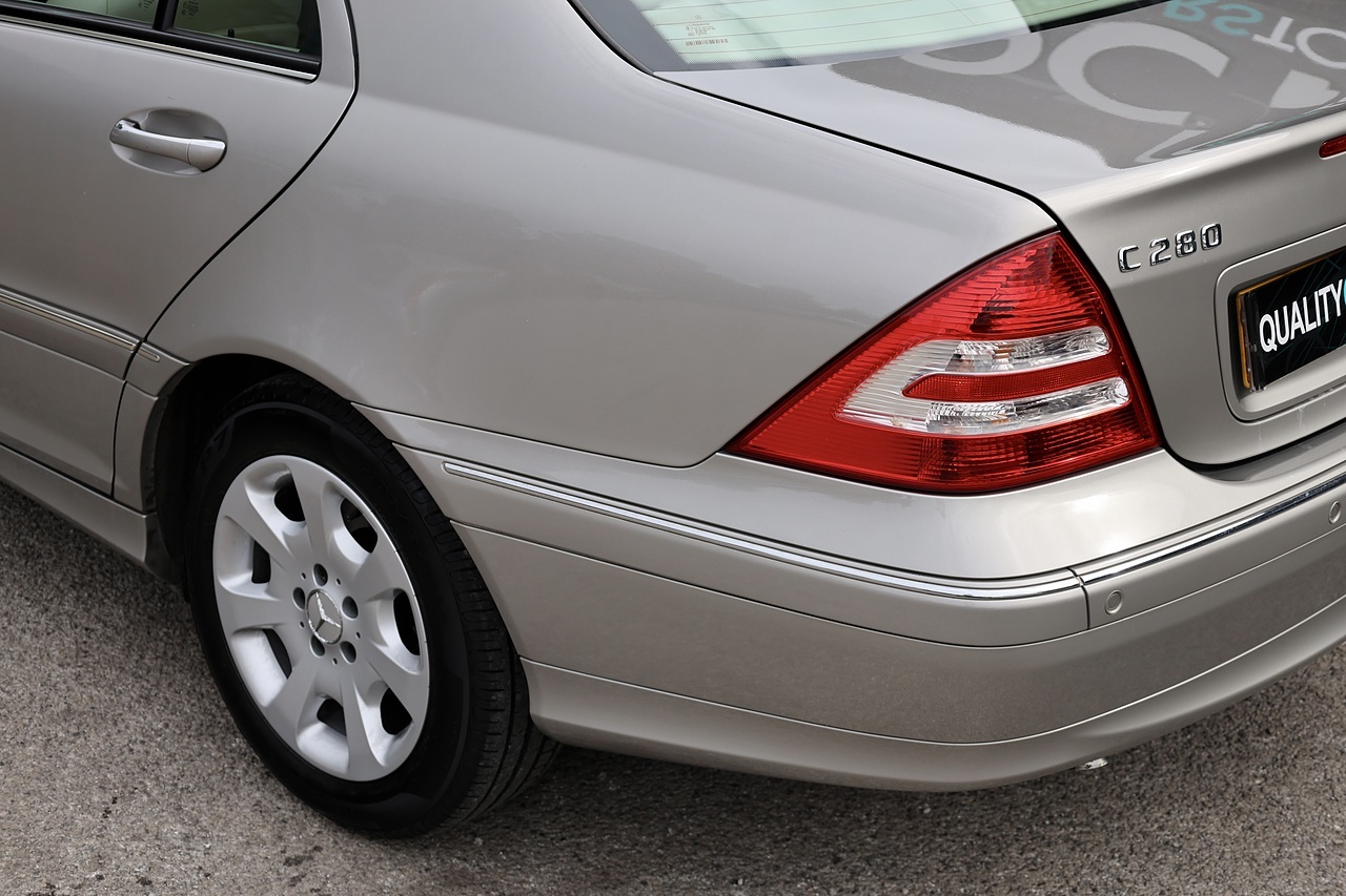 Mercedes-Benz C350 Elegance SE Rare Model + Sunroof + Heated Leather + Exceptional Condition - Large 32