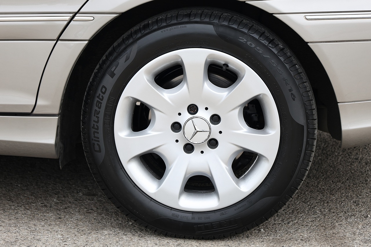 Mercedes-Benz C350 Elegance SE Rare Model + Sunroof + Heated Leather + Exceptional Condition - Large 35