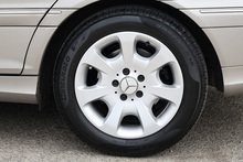 Mercedes-Benz C350 Elegance SE Rare Model + Sunroof + Heated Leather + Exceptional Condition - Thumb 35