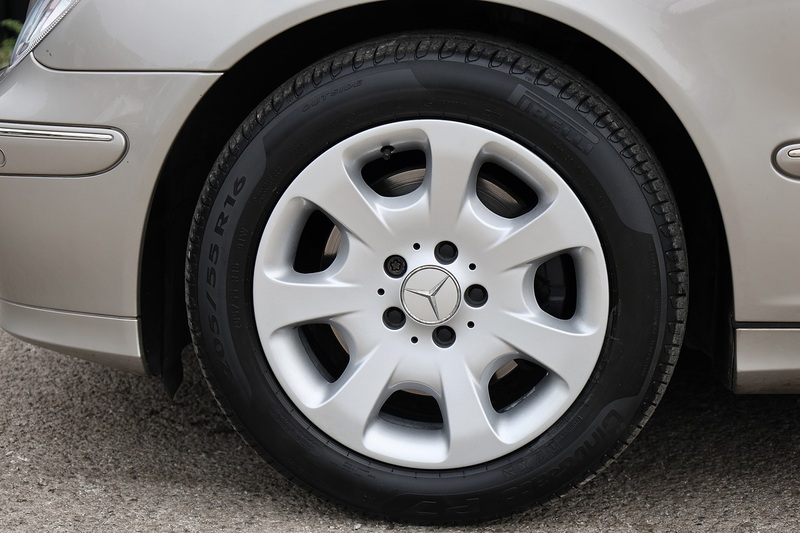 Mercedes-Benz C350 Elegance SE Rare Model + Sunroof + Heated Leather + Exceptional Condition Image 36