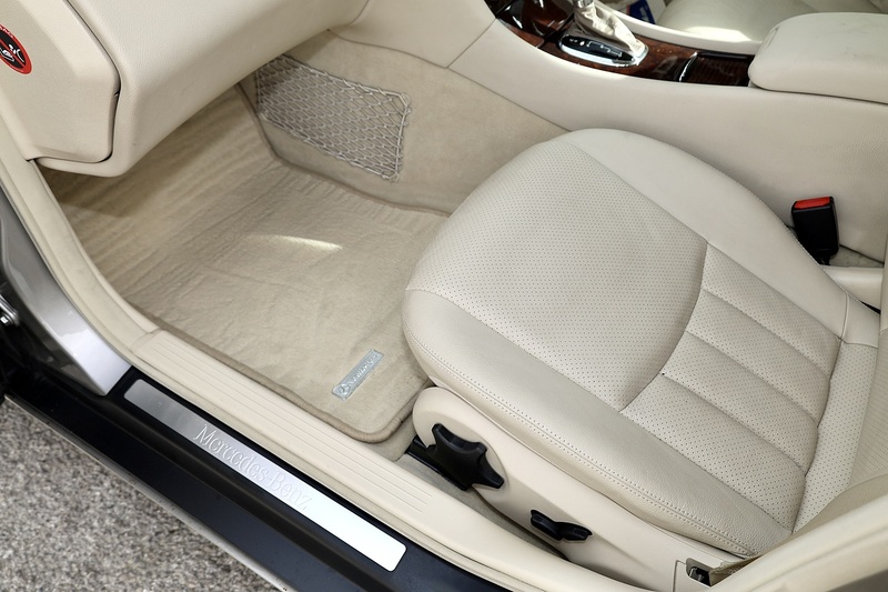 Mercedes-Benz C350 Elegance SE Rare Model + Sunroof + Heated Leather + Exceptional Condition Image 17