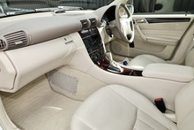 Mercedes-Benz C350 Elegance SE Rare Model + Sunroof + Heated Leather + Exceptional Condition - Thumb 2