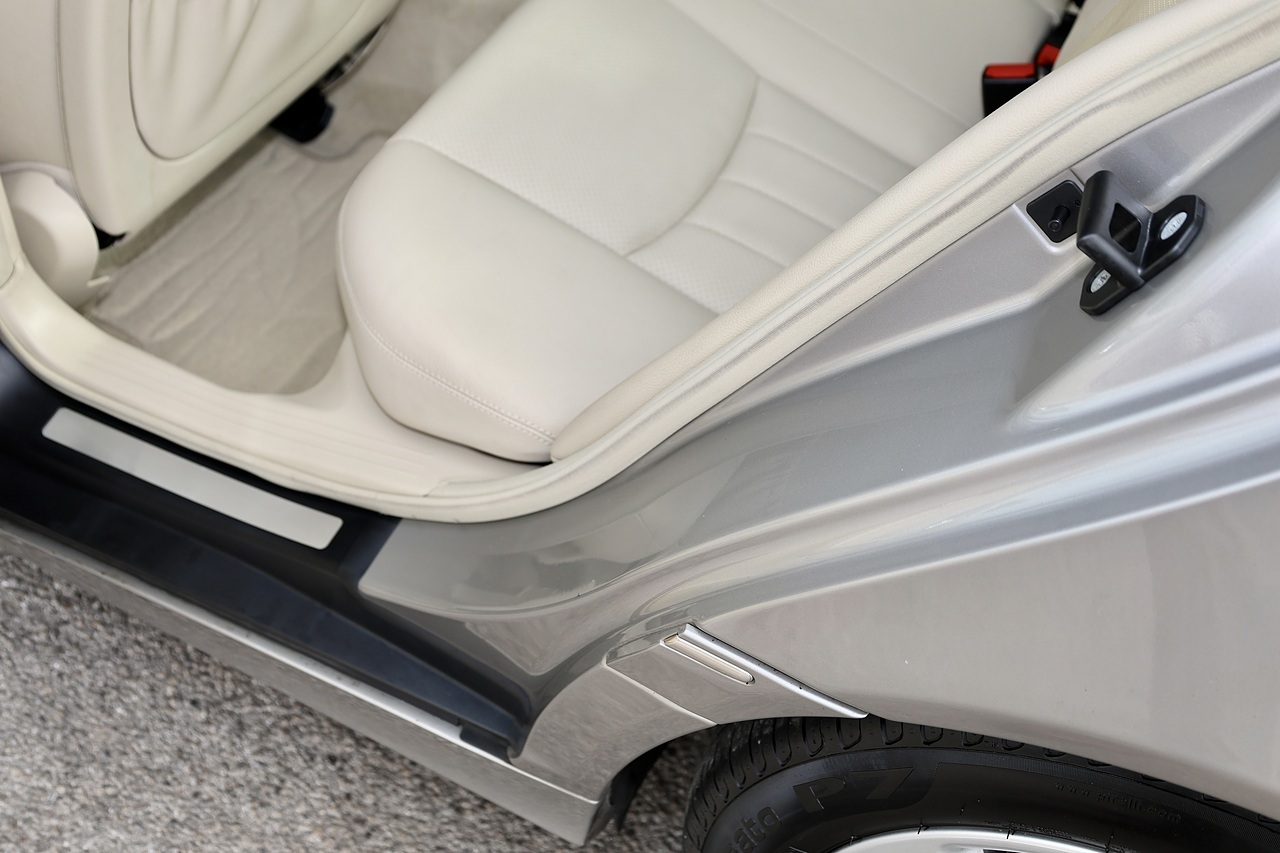 Mercedes-Benz C350 Elegance SE Rare Model + Sunroof + Heated Leather + Exceptional Condition - Large 38