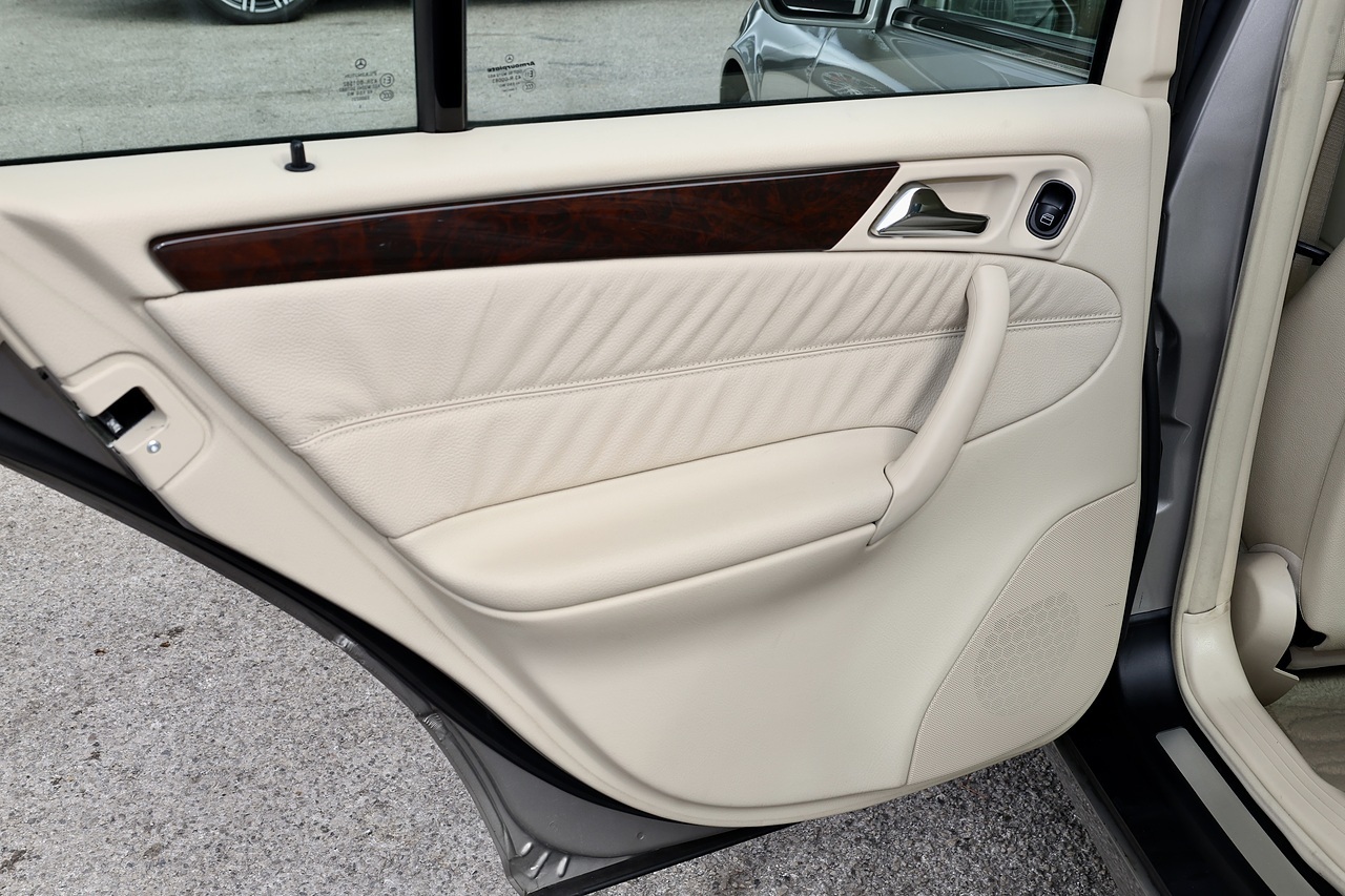 Mercedes-Benz C350 Elegance SE Rare Model + Sunroof + Heated Leather + Exceptional Condition - Large 40