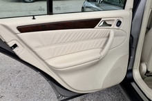 Mercedes-Benz C350 Elegance SE Rare Model + Sunroof + Heated Leather + Exceptional Condition - Thumb 40