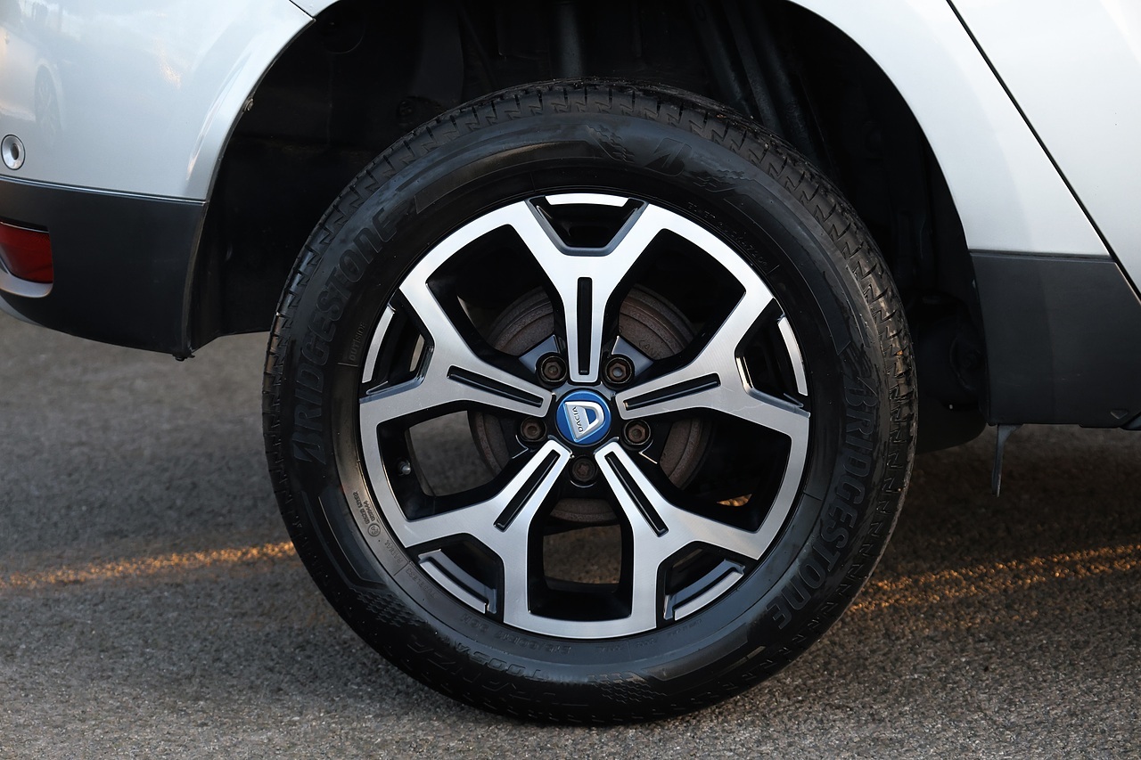 Dacia Duster SE Twenty LPG BiFuel + Apple Car Play + Sat Nav - Large 29