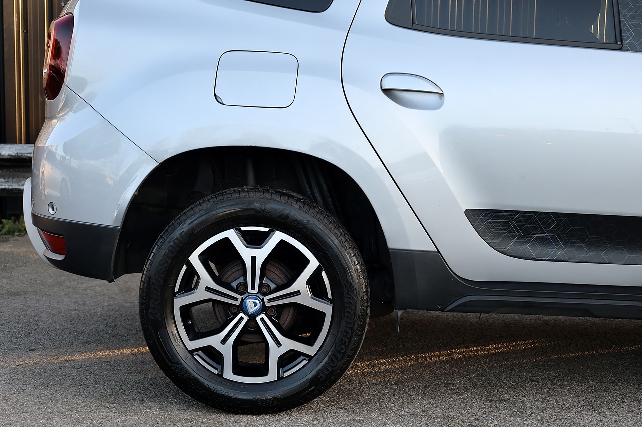 Dacia Duster SE Twenty LPG BiFuel + Apple Car Play + Sat Nav - Large 15