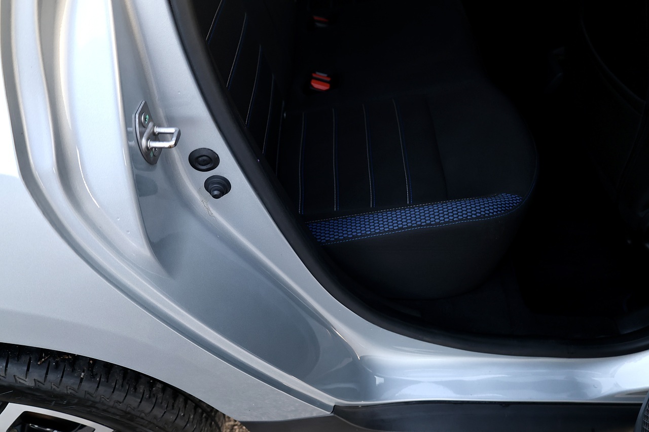 Dacia Duster SE Twenty LPG BiFuel + Apple Car Play + Sat Nav - Large 19