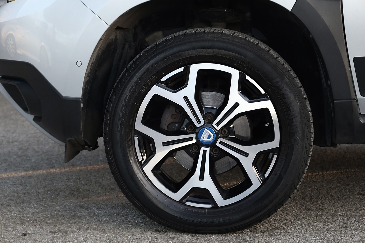 Dacia Duster SE Twenty LPG BiFuel + Apple Car Play + Sat Nav - Large 30