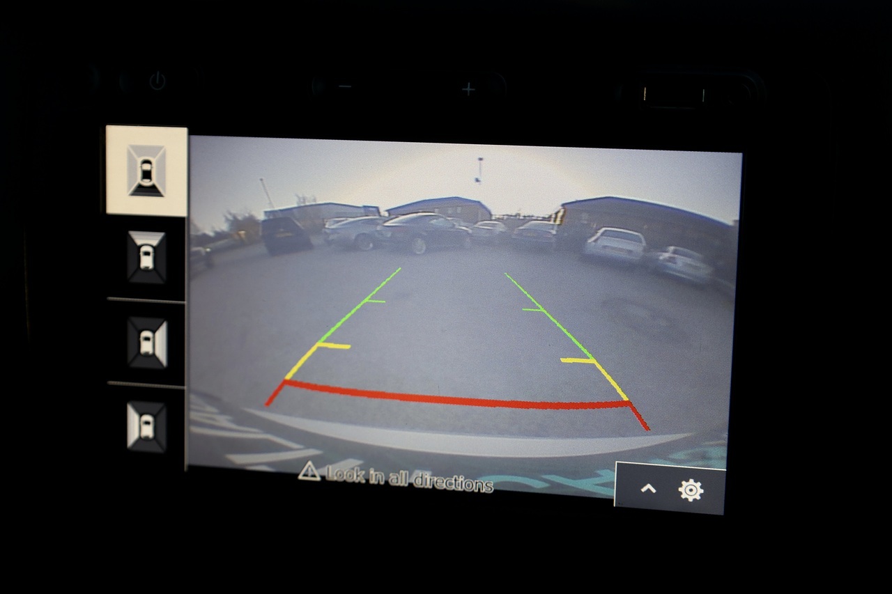 Dacia Duster SE Twenty LPG BiFuel + Apple Car Play + Sat Nav - Large 34