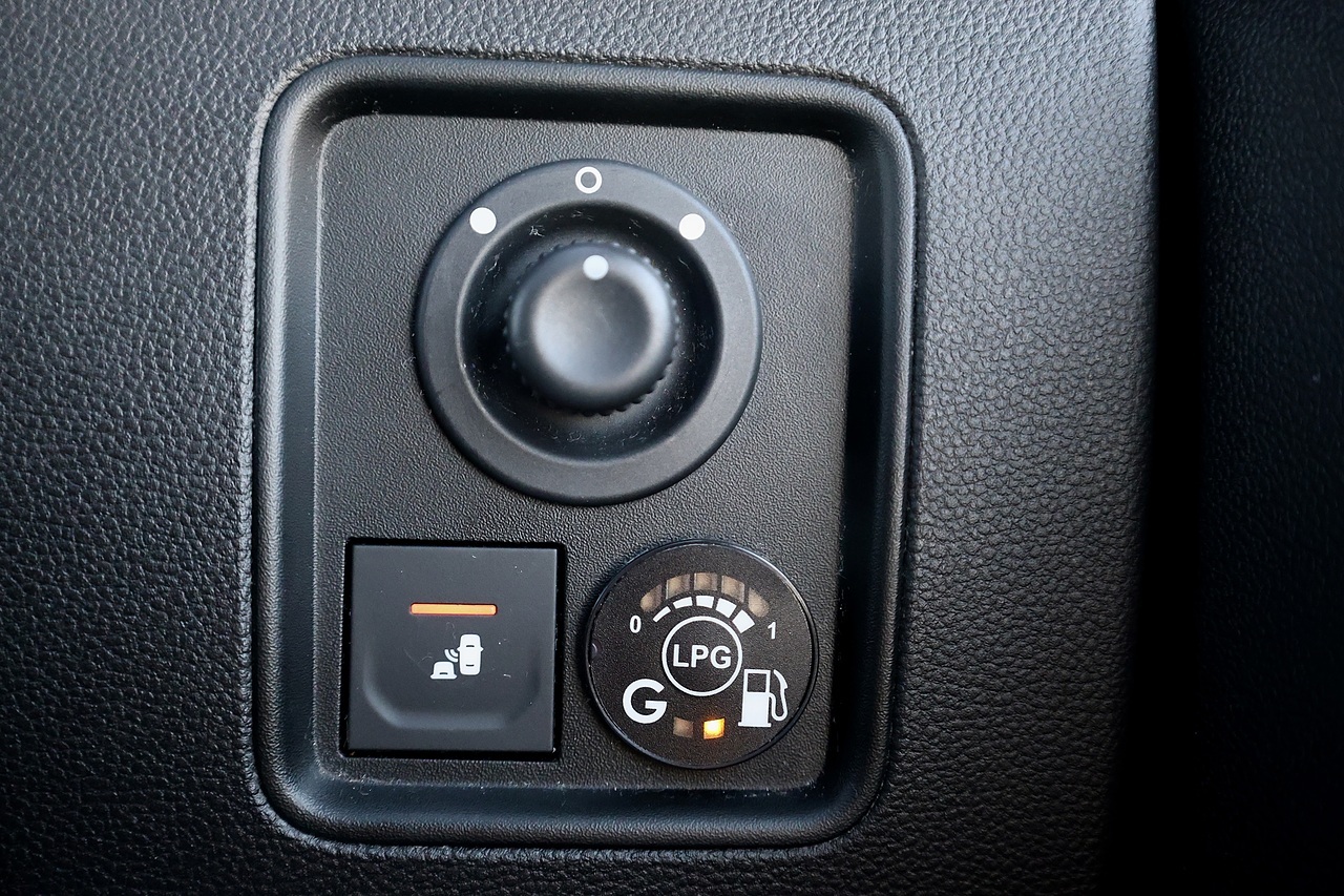 Dacia Duster SE Twenty LPG BiFuel + Apple Car Play + Sat Nav - Large 36