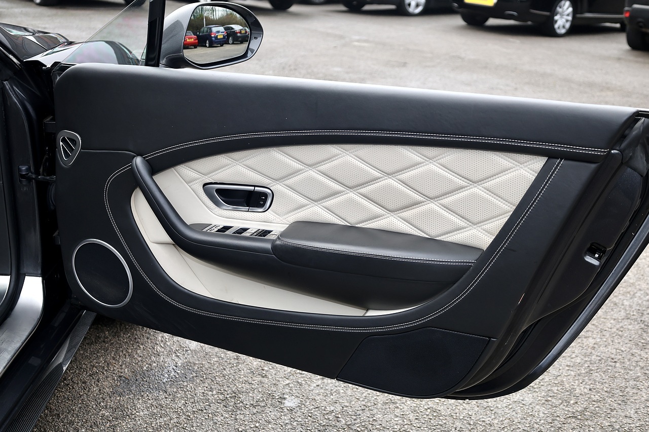 Bentley Continental GTC 4.0 V8 Mulliner Driving Spec + Mulliner Carbon Exterior + Huge Spec - Large 20