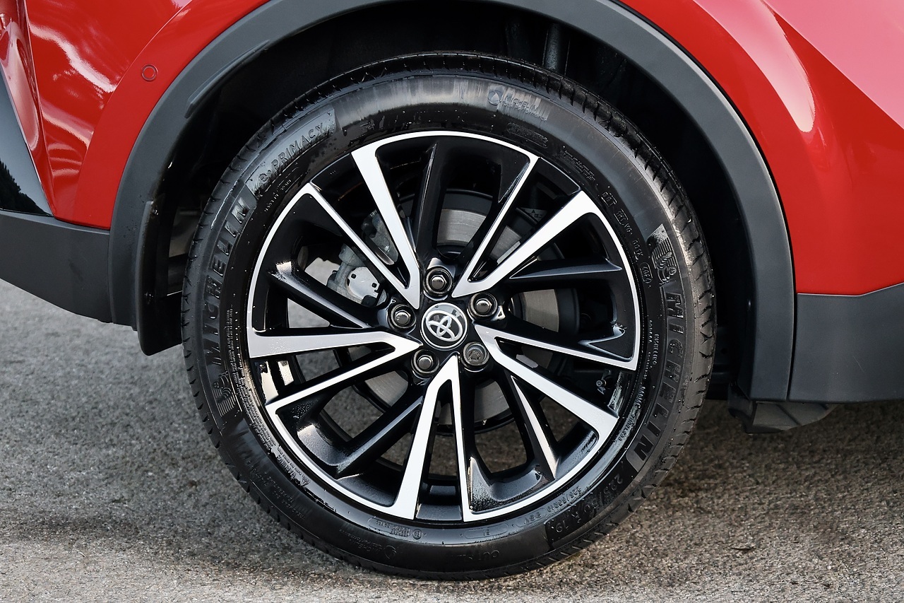 Toyota C-HR Excel 1 Private Owner + Pano Roof + High Spec - Large 24