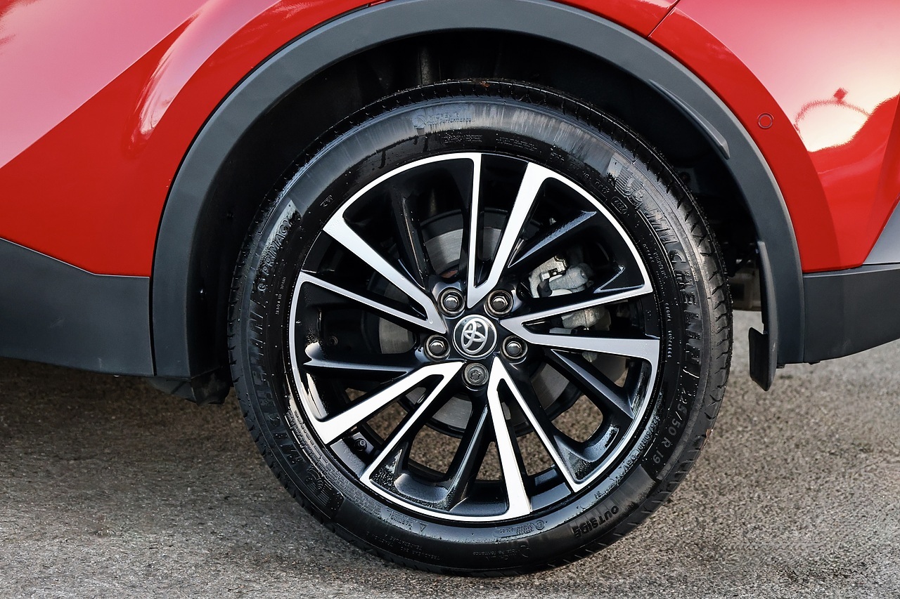 Toyota C-HR Excel 1 Private Owner + Pano Roof + High Spec - Large 22