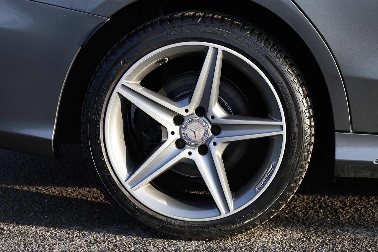 Mercedes-Benz C220d 4Matic AMG Line Rare 4Matic + Sat Nav + Reverse Camera - Large 27