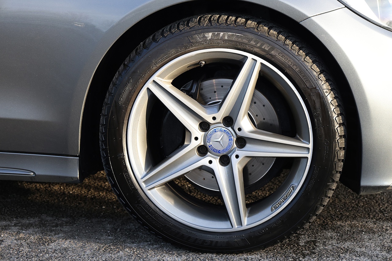 Mercedes-Benz C220d 4Matic AMG Line Rare 4Matic + Sat Nav + Reverse Camera - Large 26