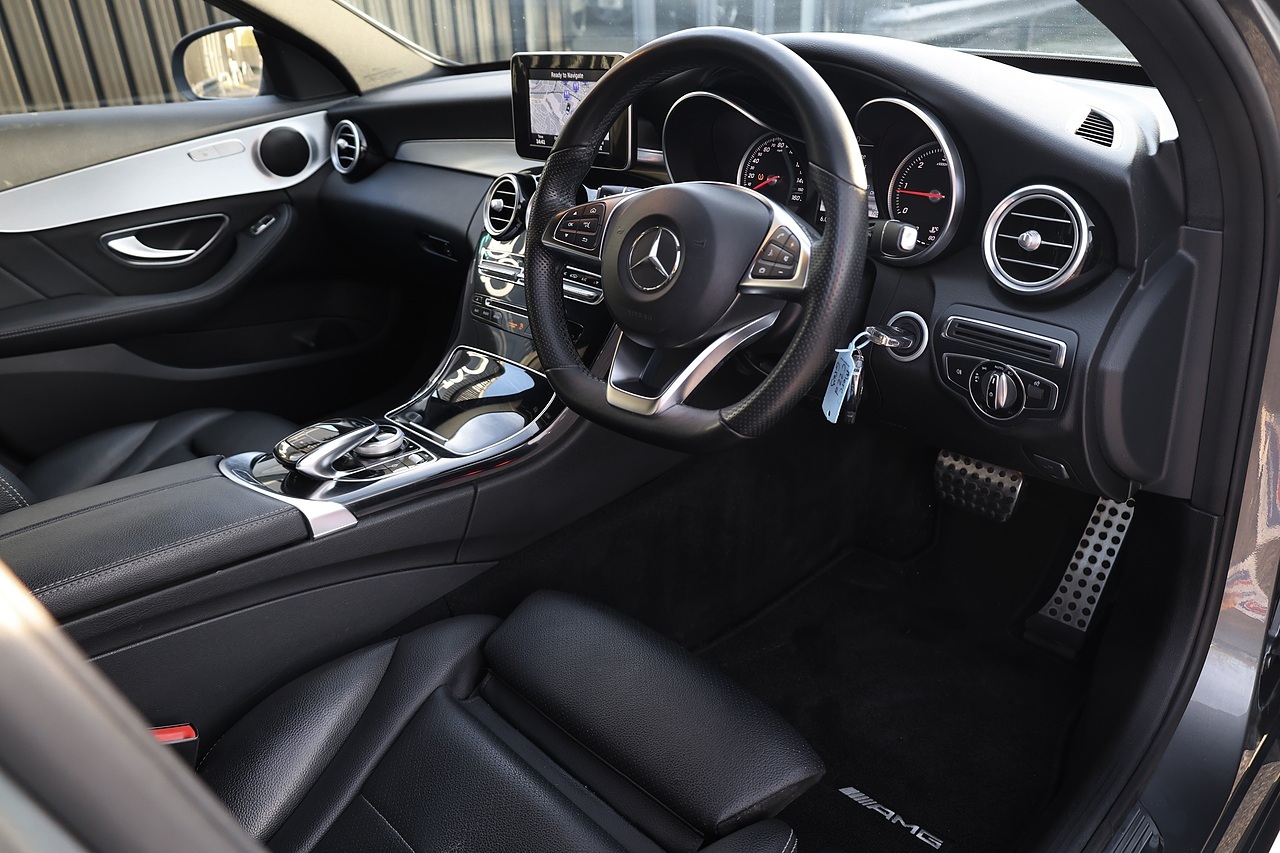 Mercedes-Benz C220d 4Matic AMG Line Rare 4Matic + Sat Nav + Reverse Camera - Large 6