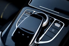 Mercedes-Benz C220d 4Matic AMG Line Rare 4Matic + Sat Nav + Reverse Camera - Thumb 32