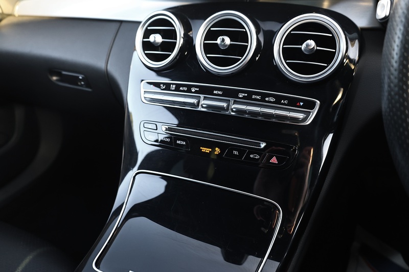 Mercedes-Benz C220d 4Matic AMG Line Rare 4Matic + Sat Nav + Reverse Camera Image 33