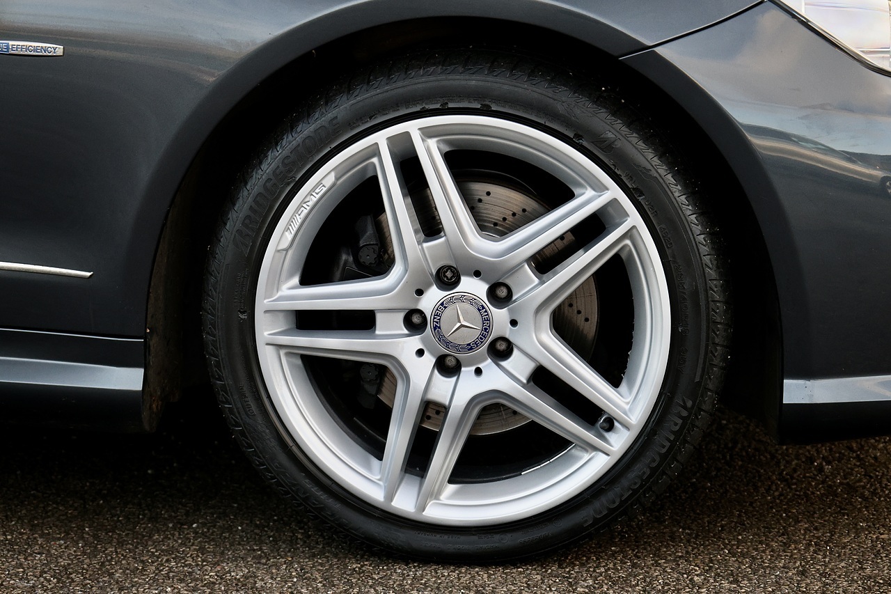 Mercedes-Benz E350 CDI AMG Sport Coupe 1 Former Keeper + COMAND + Heated Leather - Large 30