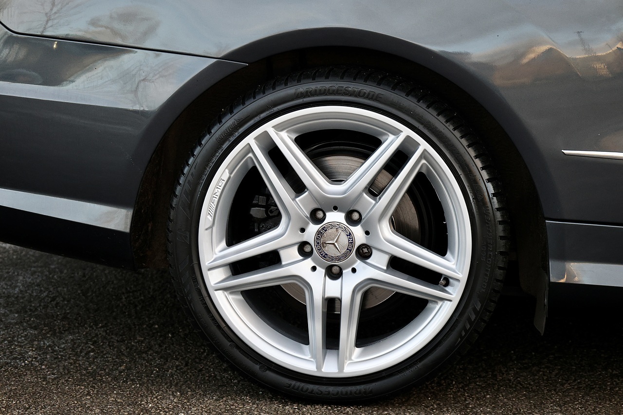 Mercedes-Benz E350 CDI AMG Sport Coupe 1 Former Keeper + COMAND + Heated Leather - Large 29