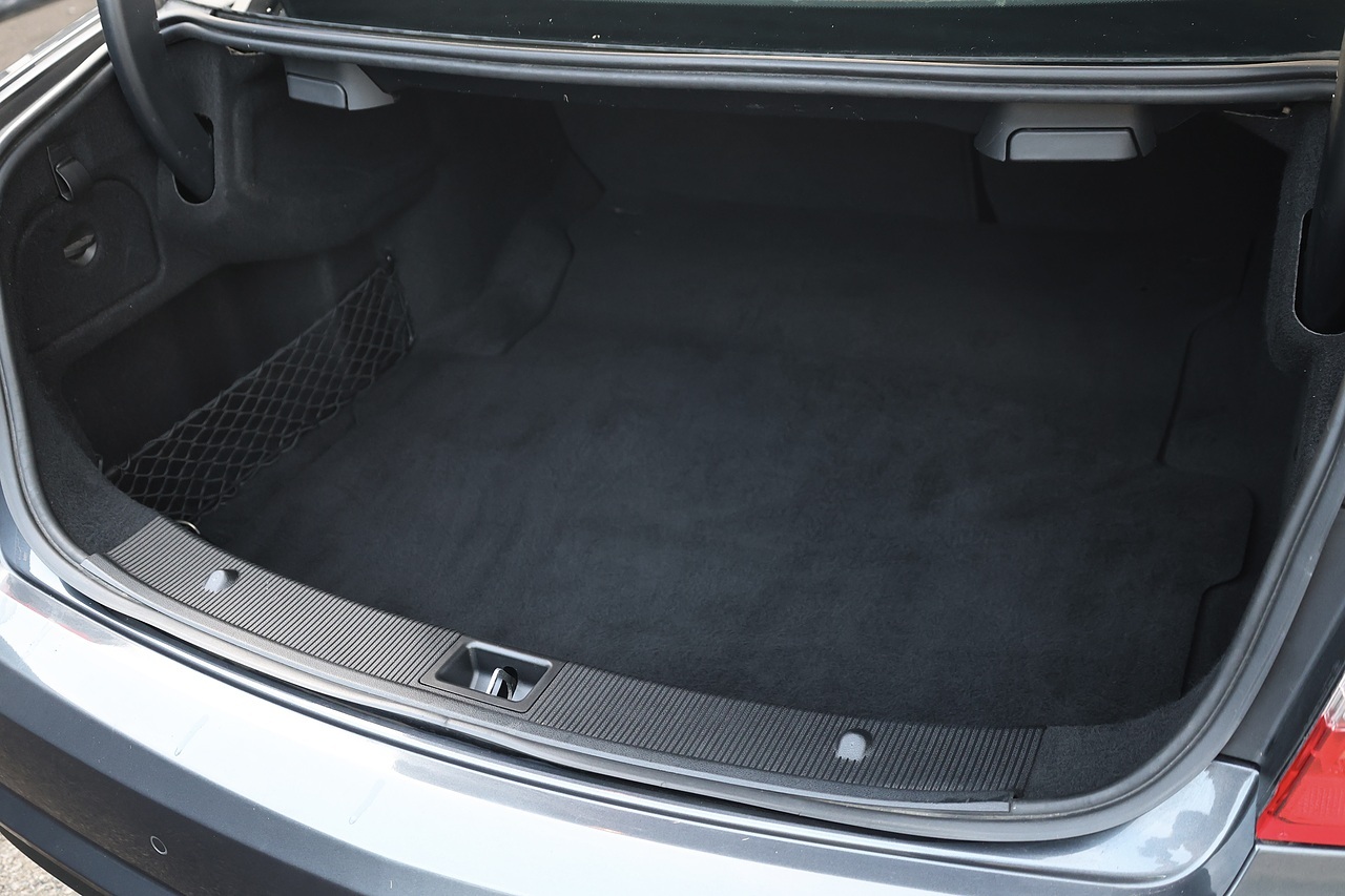 Mercedes-Benz E350 CDI AMG Sport Coupe 1 Former Keeper + COMAND + Heated Leather - Large 18