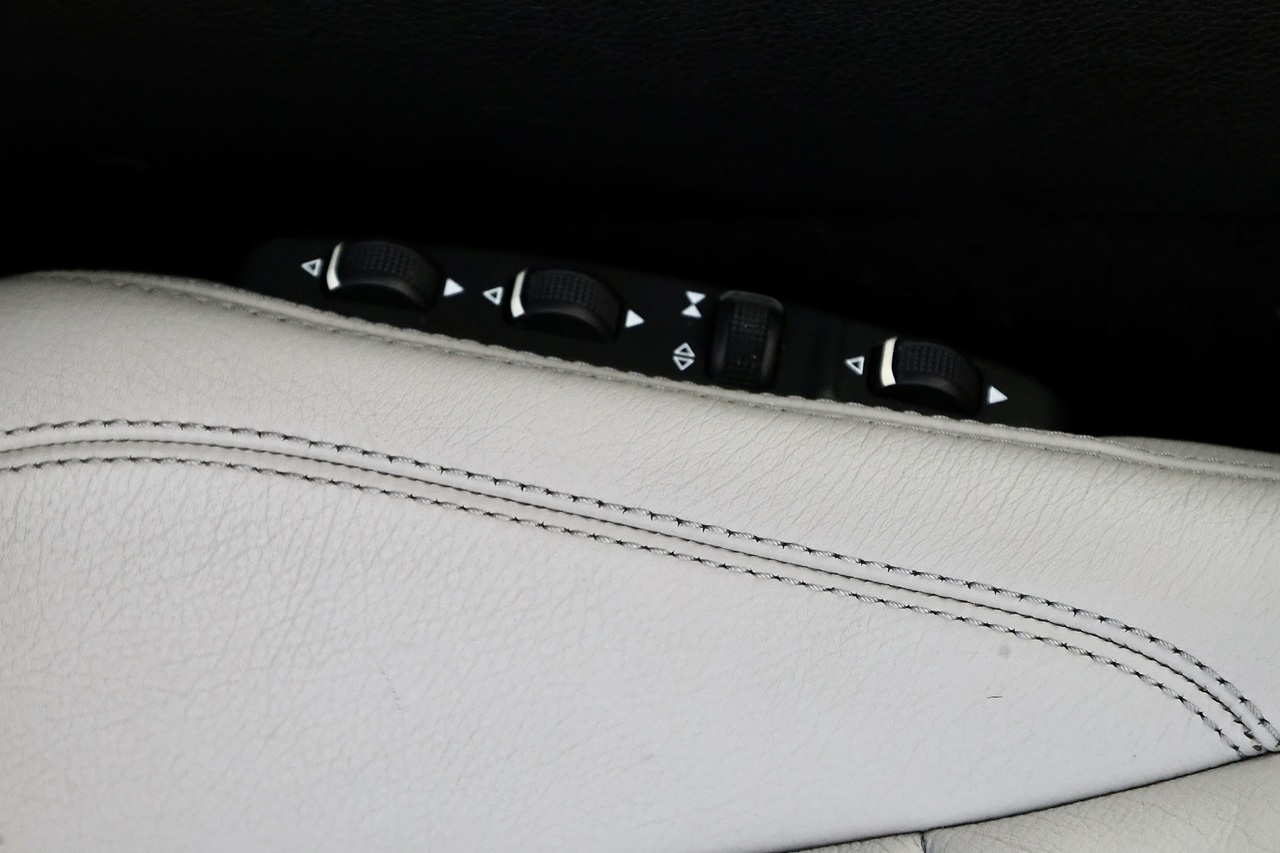 Mercedes-Benz E350 CDI AMG Sport Coupe 1 Former Keeper + COMAND + Heated Leather - Large 23